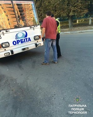 У Тернополі оштрафували водія тролейбуса, котрий промчався на “червоний”