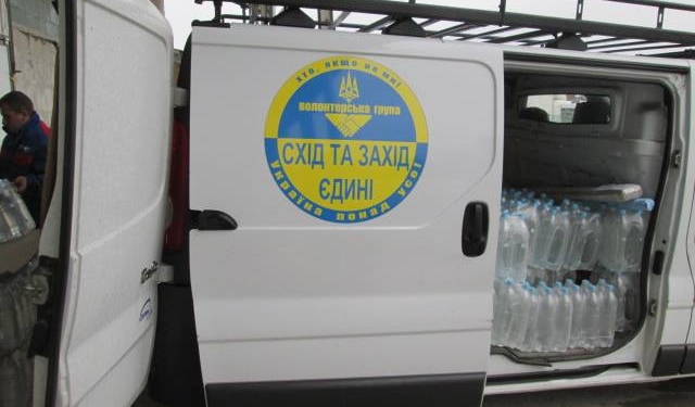 Українським захисникам з Тернополя у зону бойових дій відправили більше тонни мінеральної води (фото)