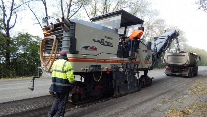 Смішно: на носі зима, а дорожники почали ремонтувати дорогу Тернопіль-Львів