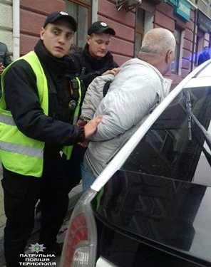 “На гарячому” у Тернополі спіймали грабіжника