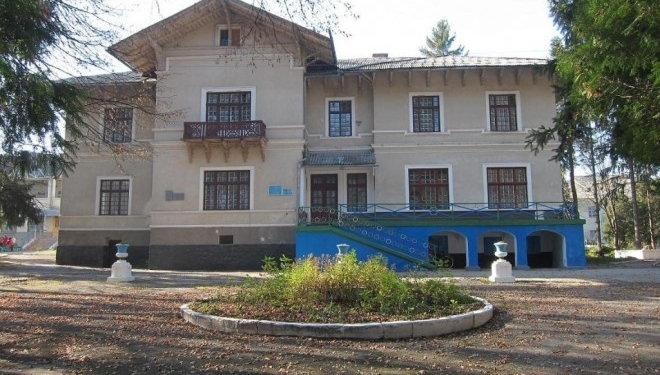 Черговий скандал: люди звинувачують тернопільських чиновників у примусовому знищенні санаторіїв