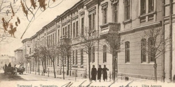 Старовинні світлини і невідомі деталі про вулицю Чорновола у Тернополі (фото)