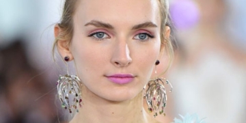 Фешн новинка: дизайнери  на волосся чіпляють… тістечка та кекси