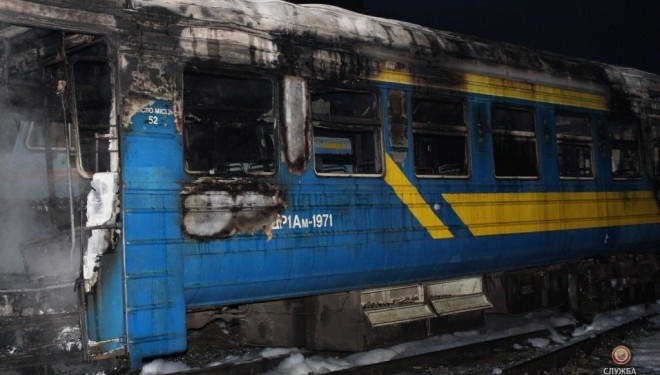 Суцільне згарище: з’явилися фото пожежі потяга у Тернополі (фото)