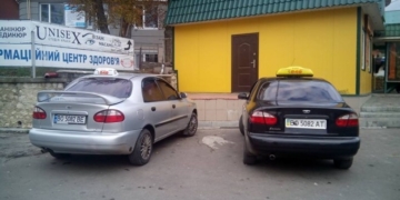 В соціальних мережах сміються з двох тернопільських таксі (фото)