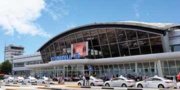 Прем’єр Гройсман назвав ситуацію з іноземцями в аеропорту “ганебною”