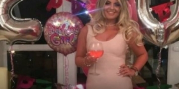 Охоронець не впустив дівчину до клубу заявивши, що вона товста