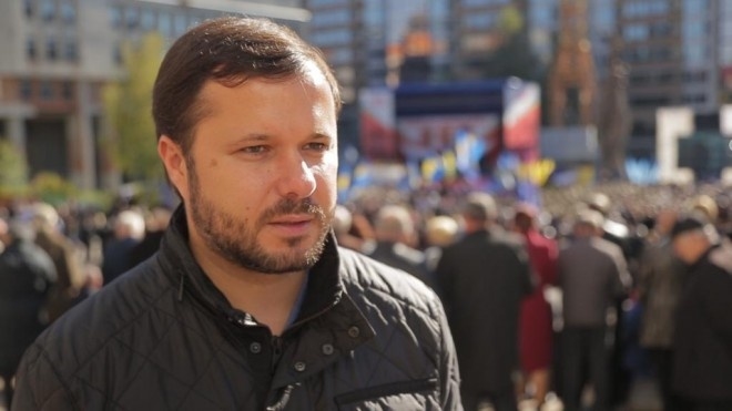 Поруч з пам’ятником Героям Небесної Сотні «Креатор-Буд», під керівництвом Ігоря Гуди, облаштує зелені острівці та декоративний фонтан