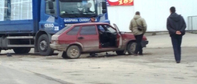 На Тернопільщині вантажівка протаранила автівку (фотофакт)