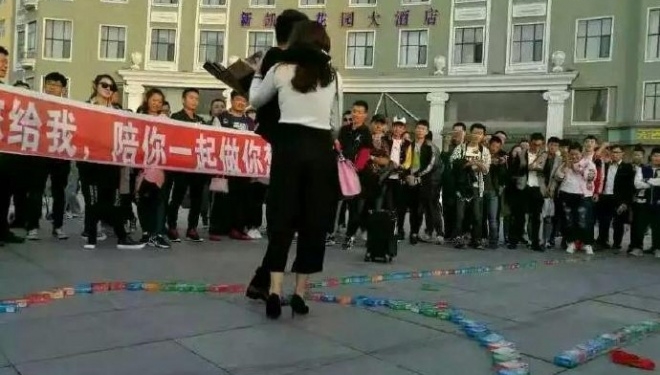 Шокуюче освідчення у коханні сколихнуло весь світ (фото)