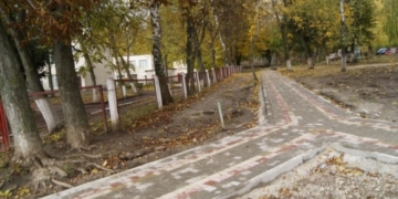 Без багнюки: до тернопільського дитсадка відремонтували доріжку (фотофакт)