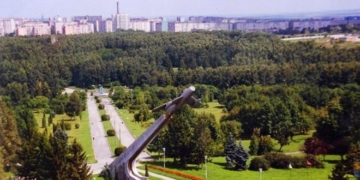 Літак на Східному все таки «декомунізують» і знесуть?