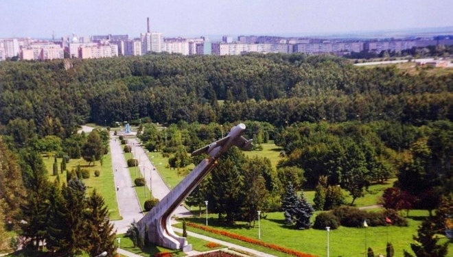 Літак на Східному все таки «декомунізують» і знесуть?