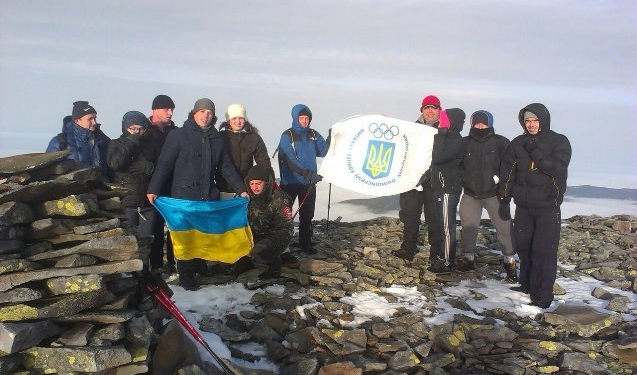 Тернопільські студенти вибралися на одну з найскладніших гір України (фотофакт)