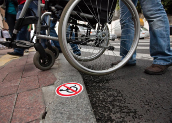 люди з інвалідністю