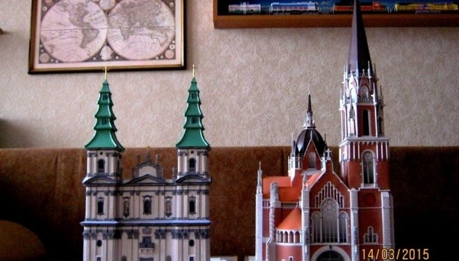 Тернополянин створив дивовижні мініатюрні макети Катедри та знищеного костьолу (фото)