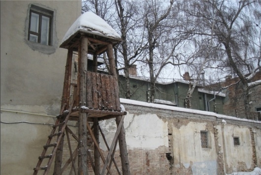 Ізолятори, кайдани та криївки в центрі Тернополя (фото)