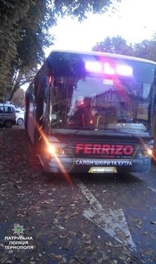 Під колеса автобуса на пішохідному переході у Тернополі потрапила дівчинка