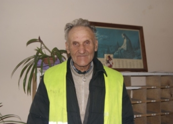 Дивовижна історія: 70-річний тернополянин працює двірником