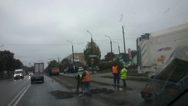 При в’їзді у Тернопіль ремонтують дорогу (фото)