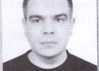 На Тернопільщині розшукують шахрая, який під видом поліцейського відбирав телефони у дітей (фото)