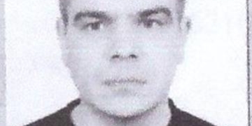 На Тернопільщині розшукують шахрая, який під видом поліцейського відбирав телефони у дітей (фото)