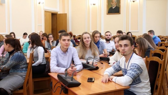 Що роблять у міській раді Тернополя студенти з різних куточків України