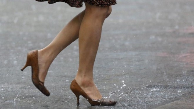 У Франції жінці виплатили компенсацію за зламану на вулиці ногу