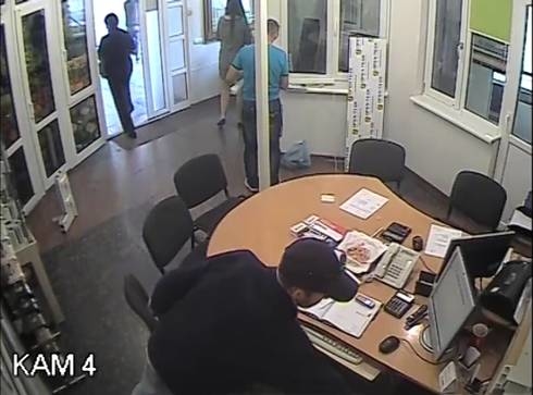 “На гарячому” у магазині Тернополя спіймали злодія (фото)