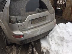 Автомобіль та фура перегородили дорогу у Тернополі (фото)