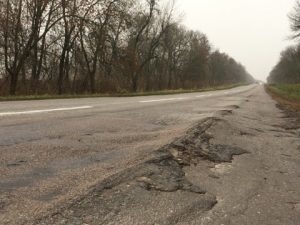 Траса Львів-Тернопіль розлазиться “на очах” (Фото)