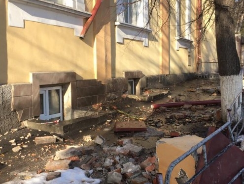 У Тернополі обвалився фасад філармонії (фото)