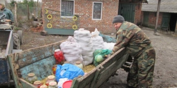 Воїнам у зону АТО відправили овочі та фрукти (фото)