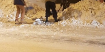 Тернополяни масово вийшли на вулиці та взяли шуфлі в руки (фото)