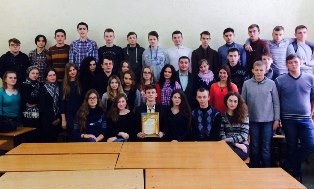 Тільки уявлять: тернопільські студенти сплели 3000 квадратних метрів маскувальної сітки