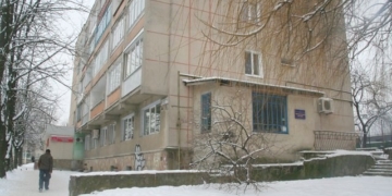 В управлінні соцзахисту святкують – людей тримають під дверима