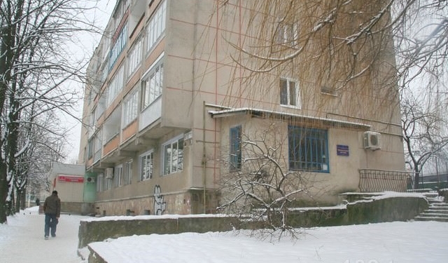 В управлінні соцзахисту святкують – людей тримають під дверима