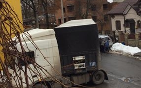 Cьогодні у Тернополі вантажівка перегородила дорогу та спричинила величезні затори