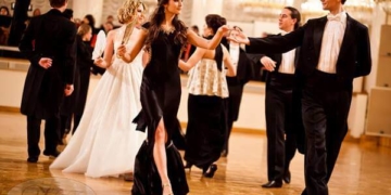 Іноземних консулів запросили до Тернополя… на бал