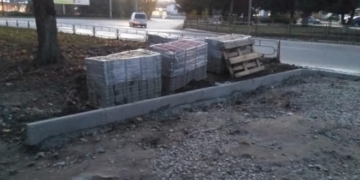 У Тернополі на вулиці Текстильній знижують бордюри на переходах