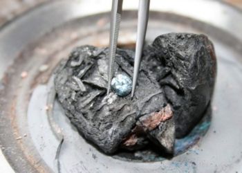 З людського праху роблять діаманти