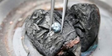 З людського праху роблять діаманти