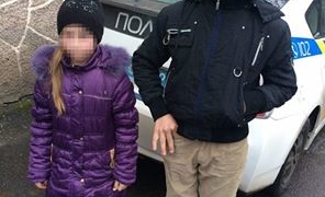 Щоб врятувати брата від побиття 10-річна дівчинка викликала поліцейських