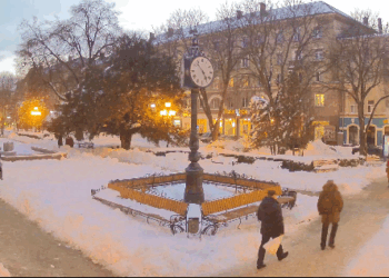 Унікальний тернопільський годинник не працює (фотофакт)
