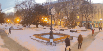 Унікальний тернопільський годинник не працює (фотофакт)