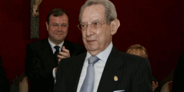 Відомий мільярдер віддав свої мільйони селянам, які колись проживали разом з ним