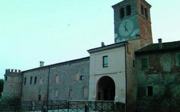 Місто полонили привиди – жителі просять про допомогу