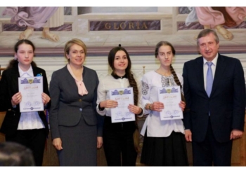 Шестикласницю з Тернопільщини відзначили високі столичні чиновники