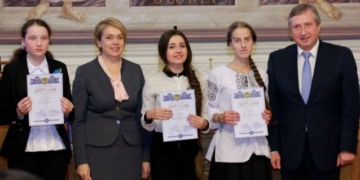 Шестикласницю з Тернопільщини відзначили високі столичні чиновники