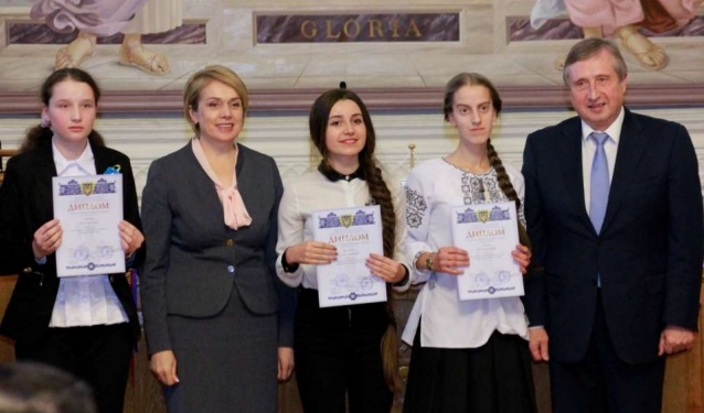 Шестикласницю з Тернопільщини відзначили високі столичні чиновники